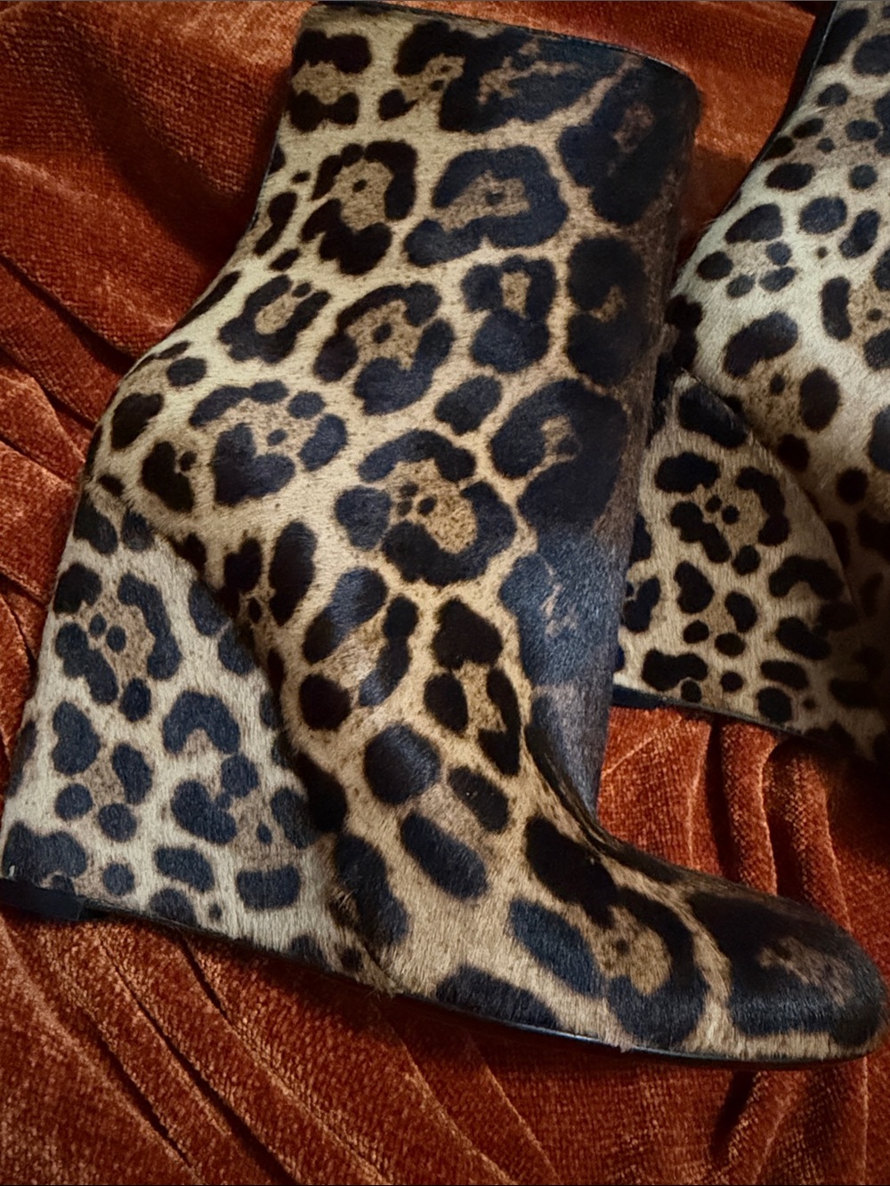 Gucci | Leopard Print Wedge Ankle Boots in Black and Brown Calf Hair | 38 - Picture 4 of 12